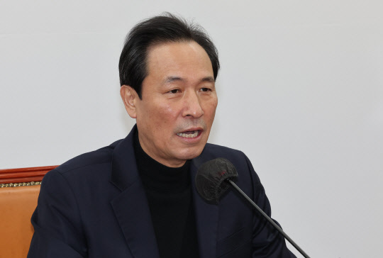 더불어민주당 소속 우상호 국정조사특위 위원장이 18일 서울 여의도 국회에서 기자간담회를 하고 있다.  연합뉴스.